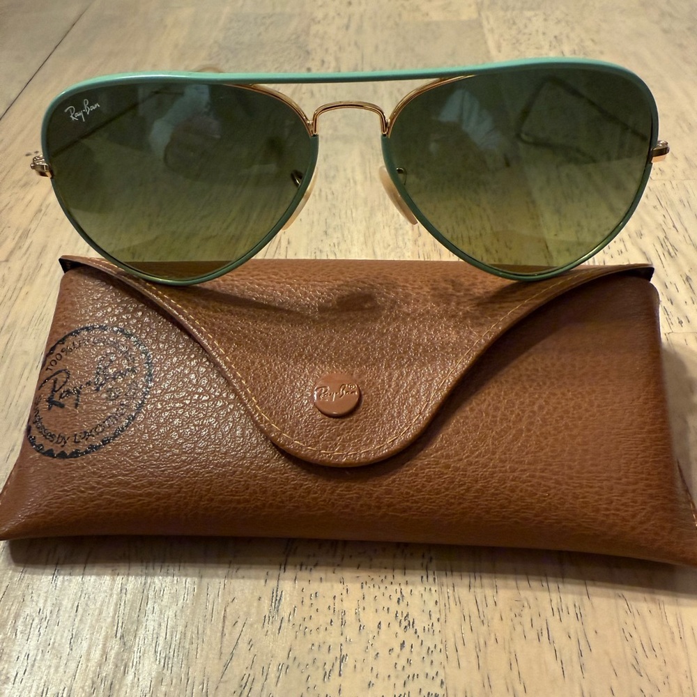 Ray-Ban Gold Aviator Sunglasses with Green Lenses